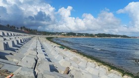 Quảng Ngãi: Người dân vui mừng khi công trình kè biển chống sạt lở đã hoàn thành