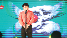 Đông đảo nghệ sĩ Việt đến ủng hộ đêm gala “Tiếp sức hồi sinh”