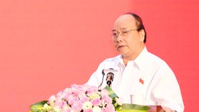  Thủ tướng Nguyễn Xuân Phúc giải đáp ý kiến của cử tri. Ảnh: VGP