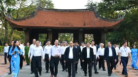 Thủ tướng dâng hương tại Khu di tích lịch sử quốc gia đặc biệt Lam Kinh (Thanh Hóa)