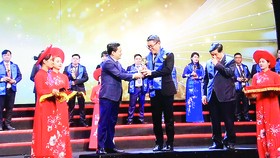 CEO AVA Windows được trao tặng giải thưởng Doanh nhân trẻ Việt Nam tiêu biểu 2019