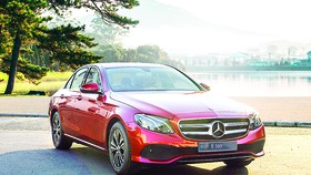 Mercedes-Benz E 180 giá dưới 2,1 tỷ đồng tại Việt Nam có gì? 