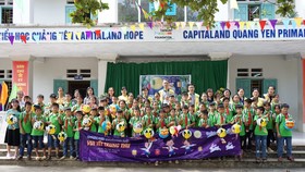 Hơn 1.400 học sinh tại 4 trường CapitaLand Hope nhận quà và học bổng dịp Tết Trung thu