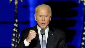 Ông Joe Biden tuyên bố giành chiến thắng tại buổi lễ ở quê nhà, thành phố Wilmington, bang Delaware, Mỹ. Ảnh: REUTERS