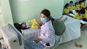 Học sinh Trường Tiểu học Lê Lợi nghi bị ngộ độc thực phẩm phải nhập viện cấp cứu