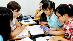 Sinh viên trong giờ học tiếng Anh
