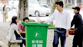 Việc giữ vệ sinh cho đường phố, công viên sạch đẹp rất cần ý thức của người dân