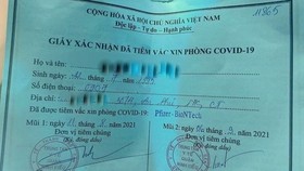 Vụ cô gái “xin ông anh” tiêm vaccine: Phó Chủ tịch phường bị đình chỉ công tác