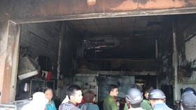 Ngôi nhà số 39 Nguyễn Thị Thập bị lửa thiêu rụi     Ảnh: NGUYÊN KHÔI