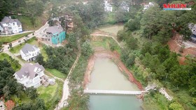 Ngang nhiên xây kè 30m ngăn hồ Tuyền Lâm - Đà Lạt