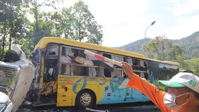 Tai nạn liên hoàn giữa 4 ô tô trên đèo Bảo Lộc, giao thông ùn tắc kéo dài