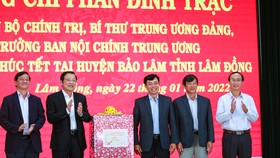 Trưởng Ban Nội chính Trung ương thăm, tặng quà tết tại Lâm Đồng