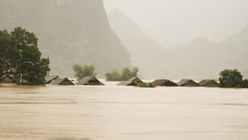 Sơ tán khẩn 26.000 người tránh lũ lụt ở miền Trung