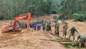Kiến nghị Thủ tướng truy tặng bằng “Tổ quốc ghi công” cho 13 quân nhân, cán bộ hy sinh trong mưa lũ