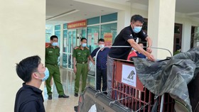 Chuẩn bị vận chuyển cá thể gấu ngựa từ Điện Biên về Vĩnh Phúc