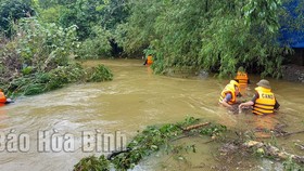 Hòa Bình: 2 vợ chồng mất tích trong cơn mưa bão