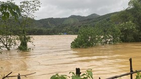 Bão đi qua, 3 người chết và mất tích khi đi qua tràn, đánh bắt cá
