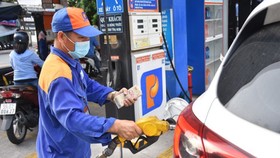 Chiều nay 1-12, giá xăng giảm 1.000 đồng/lít, dầu giảm 1.500 đồng/lít