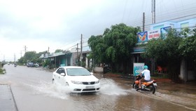 Đoạn đường biến thành sông chỉ sau một cơn mưa lớn.
