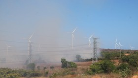 Đám cháy đe dọa các dự án điện gió.
