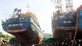 Số tàu hư hỏng, kém chất lượng kéo về khắc phục tại cảng Tam Quan (Hoài Nhơn)