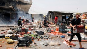 Chợ rau Jamila ở Baghdad, Iraq, tan hoang sau vụ đánh bom xe ngày 28-8-2017. Ảnh: REUTERS