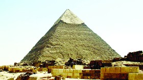 Căn hầm khổng lồ trong lòng kim tự tháp Khufu