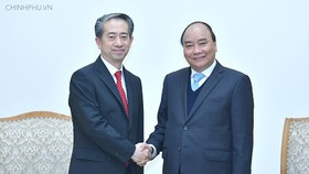 Thủ tướng Nguyễn Xuân Phúc tiếp Đại sứ Trung Quốc tại Việt Nam Hùng Ba - Ảnh: VGP/Quang Hiếu