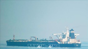 Tàu chở dầu Grace 1 của Iran tại khu vực ngoài khơi Gibraltar ngày 15/8. Ảnh: AFP/TTXVN