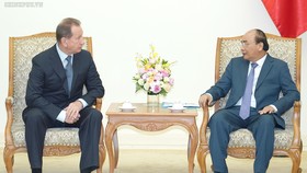 Thủ tướng Nguyễn Xuân Phúc tiếp Đại tướng Zolotov Victor Vasilyevich, Giám đốc Cơ quan VBQG LB Nga. Ảnh: VGP