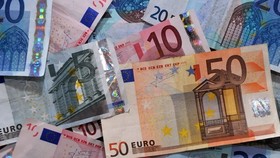 Các loại tiền euro. Ảnh: AFP/TTXVN