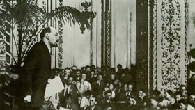 Lênin tại Đại hội 3 Quốc tế Cộng sản  tiến hành vào tháng 6 năm 1921. Ảnh: TƯ LIỆU