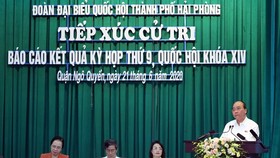 Thủ tướng Nguyễn Xuân Phúc phát biểu tại buổi tiếp xúc cử tri. Ảnh: TTXVN