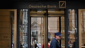 Một chi nhánh của Deutsche Bank tại New York, Mỹ. Ảnh: AFP/TTXVN