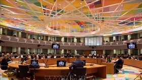 Toàn cảnh một Hội nghị trực tuyến giữa Ngoại trưởng các nước thành viên Liên minh châu Âu (EU) ở Brussels, Bỉ. Ảnh tư liệu: AFP/TTXVN