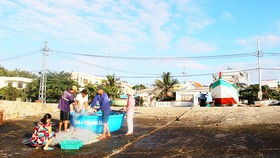 Cuộc sống của ngư dân trên đảo Nhơn Châu ngày càng được cải thiện. Ảnh: NGỌC OAI