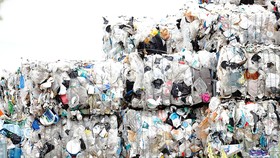 Rác thải nhựa chờ tái chế