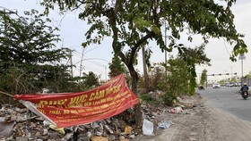 Đổ tiền dọn rác, rác lại hoàn rác - Bãi rác giữa Khu đô thị mới Thủ Thiêm