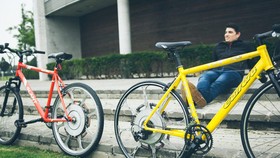 Bánh xe đạp biến trọng lượng người lái thành lực đẩy