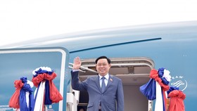 Chủ tịch Quốc hội Vương Đình Huệ thăm chính thức nước CHDCND Lào
