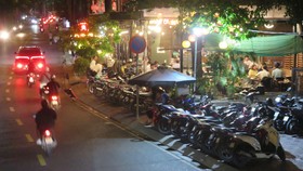Tái diễn lấn chiếm vỉa hè, lòng đường