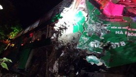 Xe tải và xe khách tông nhau trên Quốc lộ 1 đoạn qua Khánh Hòa, 3 người chết, 8 người bị thương