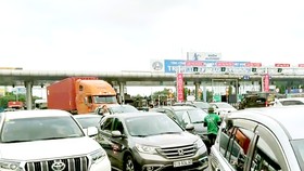 Tuyến cao tốc TPHCM - Long Thành - Dầu Giây tiếp tục ùn tắc khi thu phí không dừng