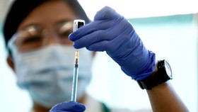 Vaccine phòng COVID-19 của hãng Pfizer là vaccine đầu tiên dành cho nhóm 6 tháng đến 4 tuổi được cấp phép ở Nhật Bản. Ảnh: Reuters