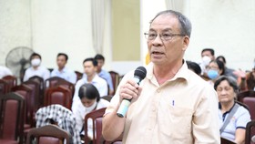 Cử tri phường Phước Long B, TP Thủ Đức, TPHCM nêu ý kiến  tại buổi tiếp xúc cử tri trước kỳ họp thứ 8 HĐND TPHCM khóa X. Ảnh: THU HƯỜNG