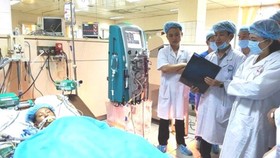 Vụ tai biến chạy thận tại Bệnh viện đa khoa tỉnh Hòa Bình làm chết 8 người có nhiều dấu hiệu bất thường về nguồn nước lọc thận