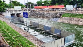 Đoạn sông Tô Lịch đang được thử nghiệm làm sạch bằng công nghệ Nhật Bản