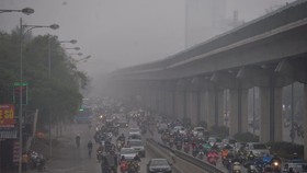 Chất lượng không khí ở Hà Nội lại cảnh báo đỏ, nguy hại sức khỏe