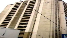Điều tra vụ một người giúp việc rơi từ tầng 11 chung cư