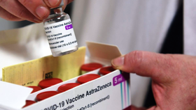 Vaccine Covid-19 cung không đủ cầu, Việt Nam đang trong ''cuộc tranh đua khốc liệt''